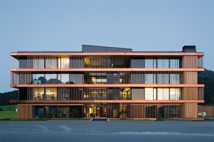 Stammhaus Egger, Fritz Egger GmbH & Co OG, St. Johann in Tirol, Bruno Moser, Architekturwerkstatt, Christian Flatscher, Architekturfotografie, Fotografie, Architekturphotographie, Photographie, Architektur, Tirol